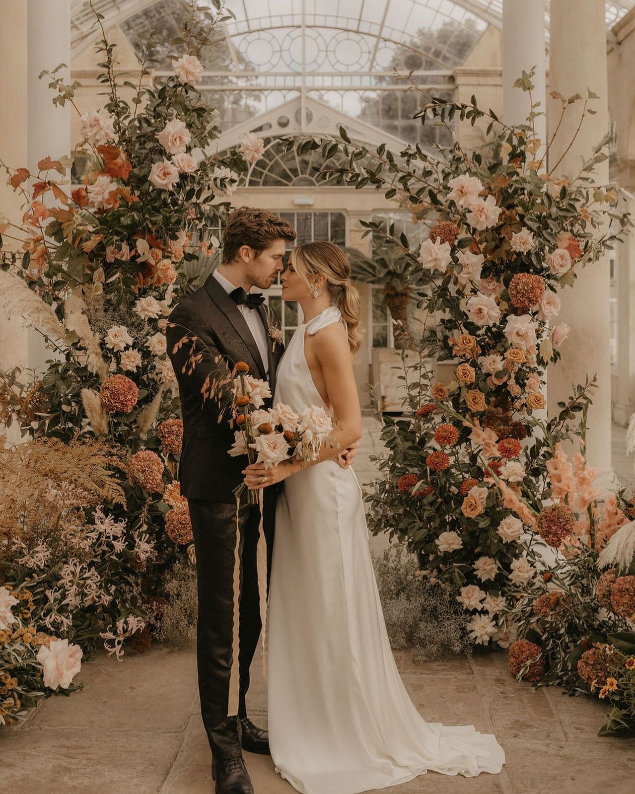 We're working at some incredible venues over the next few months - we'll need to have a sit down and a good chinwag to reflect on each and every wedding and how incredible all these venues are!
⠀⠀⠀⠀⠀⠀⠀⠀⠀
Workshop: @milkshakekissesworkshop hosted by @